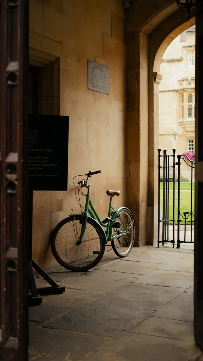 Green bicycle at Jesus College gate